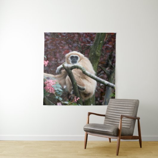 Lar Gibbon's Scarlet Retreat Wandkleed (In situ)