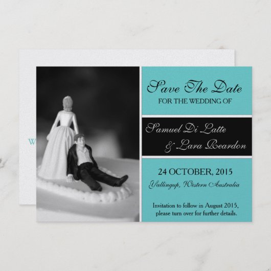 Lara slaat de datumkaarten op save the date (Voorkant / Achterkant)