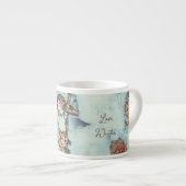 Larch kegels op de verse blauwe sneeuw espresso kop (Voorkant rechts)