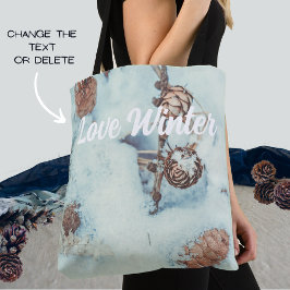 Larch kegels op de verse blauwe sneeuw tote bag