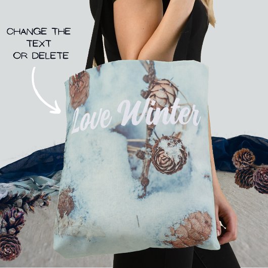 Larch kegels op de verse blauwe sneeuw tote bag