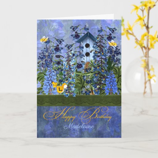 Larkspur Garden with Birdhouse with Name Birthday Kaart (Gele Bloem)