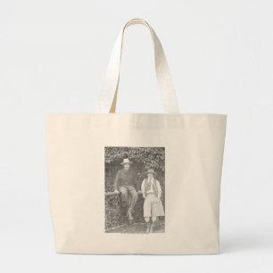 Larry Larom en een vrouw die zich kandidaat stelt. Grote Tote Bag