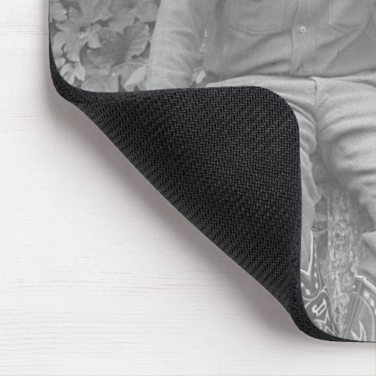 Larry Larom en een vrouw die zich kandidaat stelt. Muismat (Hoek)