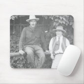 Larry Larom en een vrouw die zich kandidaat stelt. Muismat (Met muis)