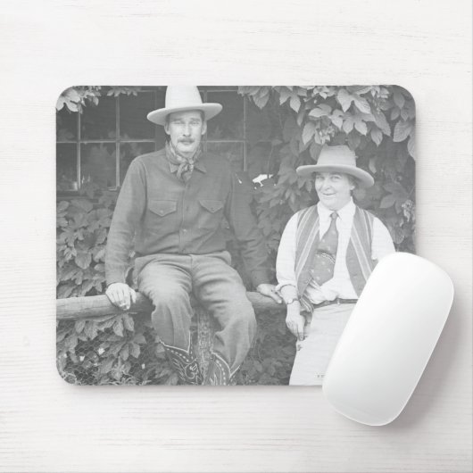 Larry Larom en een vrouw die zich kandidaat stelt. Muismat (Met muis)