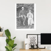 Larry Larom en een vrouw die zich kandidaat stelt. Poster (Thuiskantoor)