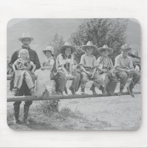 Larry Larom met zes kinderen. Muismat