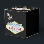 Las Vegas 21e verjaardag bash Bedankdoosjes<br><div class="desc">Las Vegas party gunst box voor een 21e verjaardag bash in Las Vegas,  Nevada. Vette zwarte achtergrond met het bekende welkomstbord en  stijl casino showgirl kunst.</div>