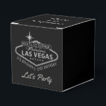 Las Vegas 21st Birthday Party Silver Persoonlijk Bedankdoosjes<br><div class="desc">Het gepersonaliseerde ontwerp van de Marquee van Fabulous Las Vegas op partij gunt dozen voor een 21st Partij van de Dagen in Vegas, die in zwart-wit en zilver met douane "Dank u voor zijn hier"tekst wordt getoond die u kunt veranderen om uw bestemmingspartij aan te passen. De woorden en de...</div>