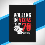 Las Vegas 70th Birthday Party - Rolling in Vegas Kaart<br><div class="desc">Ga je naar Vegas voor je 70ste verjaardag? Dit 'Rolling in Vegas for My 70th Birthday'-ontwerp is een leuk 70ste verjaardagsgeschenk voor een reis naar Las Vegas & souvenir om te herinneren dat hij 70 jaar oud is geworden met een verjaardagsfeestje in Las Vegas! Geweldig verrassingsgeschenk!</div>