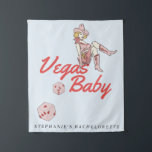 Las Vegas Bachelorette Wandkleed<br><div class="desc">Voeg een vleugje Las Vegas flair toe aan uw vrijgezellenfeestdecor met onze Las Vegas Bachelorette Tapestry! Dit levendige en boeiende wandtapijt legt de essentie van de Las Vegas Strip vast, waardoor een prachtige achtergrond voor uw viering wordt gecreëerd. Met iconische bezienswaardigheden, oogverblindende lichten en levendige kleuren, voegt onze Las Vegas...</div>