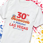 Las Vegas Birthday Party - 30th Birthday in Vegas T-shirt<br><div class="desc">Je 30e verjaardag plannen in Vegas? Dit Welcome to Las Vegas sign stijlontwerp is de perfecte manier voor een 30-jarige om met een verjaardagsfeest in Vegas te vieren! Geweldig voor een meisjesreis of verjaardagseskaders die naar Vegas komen voor een weekendbaan of vakantie. Kenmerken "30th Birthday in Fabulous Las Vegas Nevada"...</div>