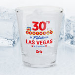 Las Vegas Birthday Party - 30th Birthday Shot Glas<br><div class="desc">Je 30e verjaardag plannen in Vegas? Dit Welcome to Las Vegas sign stijlontwerp is de perfecte manier voor een 30-jarige om met een verjaardagsfeest in Vegas te vieren! Geweldig voor een meisjesreis of verjaardagseskaders die naar Vegas komen voor een weekendbaan of vakantie. Kenmerken "30th Birthday in Fabulous Las Vegas Nevada"...</div>