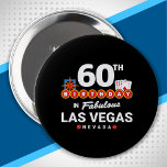 Las Vegas Birthday Party - 60th Birthday in Vegas Ronde Button 4,0 Cm<br><div class="desc">Je 60ste verjaardag plannen in Vegas? Dit Welcome to Las Vegas sign stijlontwerp is de perfecte manier voor een 60-jarige om met een verjaardagsfeest in Vegas te vieren! Geweldig voor een meisjesreis of verjaardagseskaders die naar Vegas komen voor een weekendbaan of vakantie. Kenmerken "60th Birthday in Fabulous Las Vegas Nevada"...</div>