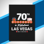Las Vegas Birthday Party - 70th Birthday in Vegas Kaart<br><div class="desc">Je 70ste verjaardag plannen in Vegas? Dit Welcome to Las Vegas sign stijlontwerp is de perfecte manier voor een 70-jarige om met een verjaardagsfeest in Vegas te vieren! Geweldig voor een meisjesreis of verjaardagseskaders die naar Vegas komen voor een weekendbaan of vakantie. Met de 70e verjaardag in Fabulous Las Vegas...</div>
