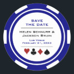 Las Vegas Blue White Poker Chip Save the Date Ronde Sticker<br><div class="desc">Duw uw uw gasten door hen deze blauwe, witte, en rode pokerchip te verzenden sparen de datum rond stickers om op hun kalender te plaatsen. Of verzend hen op hun of omvat hen in sparen de uitnodiging van de Datum. Ze wachten vol ongeduld op de officiële uitnodiging voor deze leuke...</div>