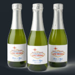 Las Vegas bruiloft welkom cadeau Sparkling Wijnetiket<br><div class="desc">Maak je klaar voor een memorabele Las Vegas bruiloft met deze aanpasbare bruiloftsfleslabels! Het is het perfecte detail voor een cocktailuur,  welkomstreceptie of na een feestje.</div>