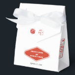 Las Vegas Casino bestemming bruiloft rood wit Bedankdoosjes<br><div class="desc">Een unieke hand getekend Las Vegas Casino thema bruiloft ontwerp. Een moderne bestemming Las Vegas,  Nevada bruiloft thema met speelkaarten,  casino gokken thema illustraties. Een rood en wit Las Vegas bruiloft gunst doos ontwerp ideaal voor casino thema bruiloften. Bijpassende huwelijksuitnodigingen en andere briefpapier items zijn ook beschikbaar.</div>