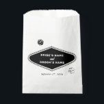 Las Vegas Casino Bestemming Huwelijk Zwart Wit Bedankzakje<br><div class="desc">Een unieke hand getekend Las Vegas Casino thema bruiloft ontwerp. Een moderne bestemming Las Vegas,  Nevada bruiloft thema met speelkaarten,  casino gokken thema illustraties. Een zwart-wit Las Vegas bruiloft gunst tas ontwerp ideaal voor casino thema bruiloften. Bijpassende huwelijksuitnodigingen en andere briefpapier items zijn ook beschikbaar.</div>