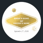Las Vegas Casino Bestemming Wedding Gold Ronde Sticker<br><div class="desc">Een unieke hand getekend Las Vegas Casino thema bruiloft ontwerp. Een moderne bestemming Las Vegas,  Nevada bruiloft thema met speelkaarten,  casino gokken thema illustraties. Een faux gold Las Vegas bruiloft sticker ontwerp ideaal voor casinothema bruiloften. Bijpassende huwelijksuitnodigingen en andere briefpapier items zijn ook beschikbaar.</div>