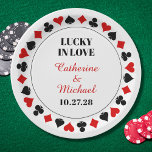Las Vegas Casino Lucky In Liefde Bruiloft Papieren Bordje<br><div class="desc">Dit Poker Four Suits Pattern Lucky in Love bruiloft ontwerp is de perfecte manier om een vleugje geluk en verfijning toe te voegen aan uw speciale dag. Met een klassiek rood, zwart en wit pokerpatroon met vier pakken, is dit ontwerp zowel elegant als speels. Personaliseer uw trouwontwerp met uw namen...</div>