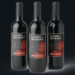 Las Vegas Casino Skyline Spelen Kaart Wedding Wijn Etiket<br><div class="desc">Een leuke en moderne Las Vegas Casino Wedding Wine Label dat een aangepaste touch zal toevoegen aan uw evenement in Las Vegas! Deze bruiloft wijn label set beschikt over rode vet speelkaart pak graphics, een moderne Las Vegas skyline rendering, en volledig aanpasbaar lettertype en tekst op grafiet zwarte achtergrond. Ideaal...</div>