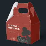Las Vegas Casino Skyline Wedding Bedankdoosjes<br><div class="desc">Een leuke en moderne aangepaste Las Vegas casino bruiloft gunst box om uw gasten te bedanken voor het komen naar uw evenement in Las Vegas! Deze bruiloft gunst box beschikt over grafiet zwart vet speelkaart pak graphics, een moderne Las Vegas skyline rendering, en volledig aanpasbaar lettertype en tekst op casino...</div>
