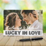 Las Vegas Casino Trouwfoto Zwart & Wit Gastenboek<br><div class="desc">Dit Poker Four Suits Pattern Lucky in Love bruiloft ontwerp is de perfecte manier om een vleugje geluk en verfijning toe te voegen aan uw speciale dag. Met een klassiek rood en wit pokerpatroon met vier pakken is dit ontwerp zowel elegant als speels. Personaliseer uw bruiloft ontwerp met uw namen...</div>