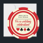 Las Vegas Poker Chip Red en White Wedding Kaart<br><div class="desc">Daag je gasten af door hen deze rode en griezelige witte pokerchips trouwuitnodigingen te sturen. Ze wachten vol ongeduld om bij je te zijn op deze leuke bruiloft.</div>
