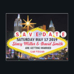 Las Vegas Save the Date Aankondigingskaart<br><div class="desc">Las Vegas welkomstbord plus een nachtscène van Vegas stad. Als u de tekst wilt wijzigen, gebruikt u de optie Aanpassen. Voor uitgebreidere tekstwijzigingen, zoals wijzigingen in het lettertype, de tekenkleur of de tekstindeling, kiest u de optie Aanpassen. Perfect om uw Las Vegas bestemming bruiloft aan te kondigen - of een...</div>