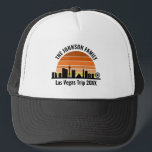 Las Vegas Strip Sunset Aangepaste Vakantie Trucker Pet<br><div class="desc">Cool aangepaste skyline van Las Vegas bij zonsondergang pet voor uw familie vakantie of vrijgezellenfeest reis naar de stad van de lichten. Gok van zonsopgang tot zonsondergang in deze stad en onthoud het met dit souvenir.</div>
