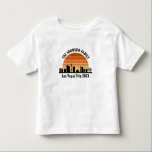 Las Vegas Strip Zonsondergang Aangepaste Vakantie Kinder Shirts<br><div class="desc">Coole,  op maat gemaakte Las Vegas skyline bij zonsondergang t-shirts voor kleine kinderen voor uw familie vakantie of vrijgezellenfeest uitje naar de stad van de lichten. Gokken van zonsopgang tot zonsondergang in deze stad en onthoud het met dit aandenken.</div>
