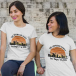 Las Vegas Strip Zonsondergang Aangepaste Vakantie  T-shirt<br><div class="desc">Leuke aangepaste Las Vegas skyline bij zonsondergang dames t-shirts voor uw gezinsvakantie of vrijgezellenfeest meisjesreis naar de stad van licht. Gokken van zonsopgang tot zonsondergang in deze stad en onthoud het met deze aandenken souvenir.</div>