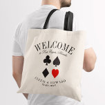 Las Vegas Suit Custom Welcome Tote Bag<br><div class="desc">Een unieke set aangepaste canvas tassen op maat van uw bruiloft in Vegas-stijl. Het bevat een welkomsttekst, gevolgd door de naam van de locatie of de persoon die de tas ontvangt. Onder dit is een zwarte kaart pak met het hart symbool gemarkeerd in rood symboliseert liefde. Alle elementen van dit...</div>