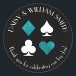 Las Vegas Theme Custom Text Sticker Blauwgroen Gli<br><div class="desc">Faux blauwgroen glitter en witte kaartpakken worden omringd door aanpasbare tekst,  waardoor deze ronde stickers ideaal zijn voor allerlei projecten en gelegenheden. Gebruik ze om gunsten voor bruiloftsgasten te labelen,  enveloppen te sluiten en meer.</div>