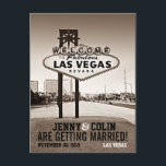Las Vegas Vintage Trouwfoto Save The Date Aankondigingskaart<br><div class="desc">Bewerkte foto van het welkomstbord naar Las Vegas op de voorkant en vervang de voorbeeldfoto door uw eigen foto op de achterkant. Alle standaardtekst kan volledig worden aangepast met uw eigen formuleringen en u kunt ook de lettertypen, formaten, tekstplaatsing en kleuren van de tekst wijzigen. Als u alleen de tekst...</div>