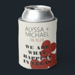 Las Vegas We zijn wat er gebeurt bruiloft gunst Blikjeskoeler<br><div class="desc">Een leuke en moderne bestemming bruiloft welkomstgeschenk gunst koelbox om uw gasten te bedanken voor het komen naar uw evenement in Las Vegas! Deze bruiloft gunst aangepaste koelbox is voorzien van rood vet speelkaart pak graphics, "We zijn wat er gebeurt in Vegas", en volledig aanpasbaar lettertype en tekst op ivoor...</div>