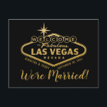 Las Vegas Wedding Announcement Briefkaart - Gold<br><div class="desc">Het beroemde Welkom in Las Vegas Sign in faux gold folie effect op een bewerkbare kleur zwarte achtergrond. Creatief en leuk lettertype ontwerp aan de achterzijde is volledig aanpasbaar. Het Fabulous Las Vegas Nevada-teken is nog nooit zo elegant geweest. Coördinerende punten beschikbaar in de Ontwerper van de Bestemmingen van de...</div>