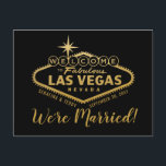 Las Vegas Wedding Announcement Briefkaart - Gold<br><div class="desc">Het beroemde Welkom in Las Vegas Sign in faux gold folie effect op een bewerkbare kleur zwarte achtergrond. Creatief en leuk lettertype ontwerp aan de achterzijde is volledig aanpasbaar. Het Fabulous Las Vegas Nevada-teken is nog nooit zo elegant geweest. Coördinerende punten beschikbaar in de Ontwerper van de Bestemmingen van de...</div>