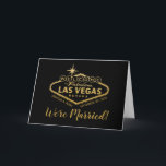 Las Vegas Wedding Folded Announcement Kaart - Gold<br><div class="desc">Las Vegas Elopement Wedding Announcement Kaart met het beroemde Welkom in Las Vegas Sign in faux gouden folie effect op een bewerkbare kleur zwarte achtergrond. Creatief en leuk doopvontontwerp binnen de gevouwen kaart is volledig klantgericht, en u kunt foto's toevoegen waar u van het gebruiken van de redacteur van de...</div>