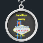 Las Vegas Wedding Memento Zilver Vergulden Ketting<br><div class="desc">Een Las Vegas ketting ontworpen voor veel opties voor persoonlijke keuzes,  om elke gelegenheid te vieren van een bruiloft tot een speciale verjaardag.</div>