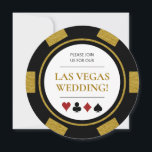 Las Vegas Wedding Poker Chip Gold Black White Kaart<br><div class="desc">Deze gouden,  zwarte en witte pokersprietuitnodiging zal je zeker opwinding en anticipatie brengen zodat je gasten je bij je aansluiten,  zeker om een leuke viering te zijn! Coördinatie van beschikbare producten.</div>