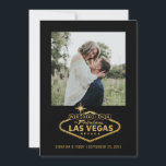 Las Vegas Wedding Sign Black Gold Foto Save The Date<br><div class="desc">Het beroemde Onthaal van Fabulous aan het Teken van Las Vegas (gewijzigd om Wedding in Las Vegas te lezen) in faux goud op een elegante en moderne 5x7 sparen de kaart van de Datum met een editable kleur zwarte achtergrond en gemakkelijk om sjabloon voor uw foto, namen, en datum op...</div>