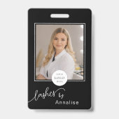 Lash Stylist Minimaal Zwart Wit Script Logo Foto Badge (Voorzijde)