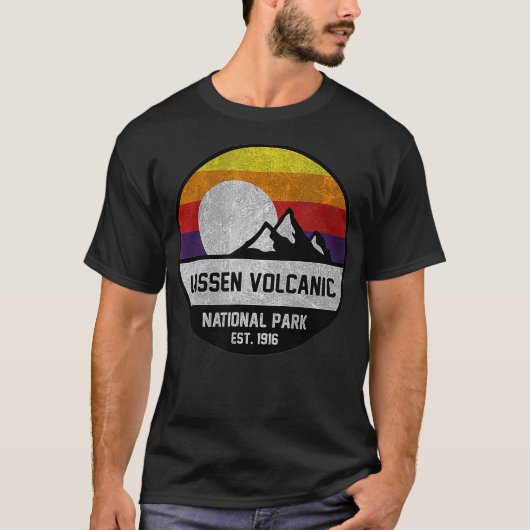 Lassen Volcanic National Park Retro Mountain desig T-shirt (Voorkant)