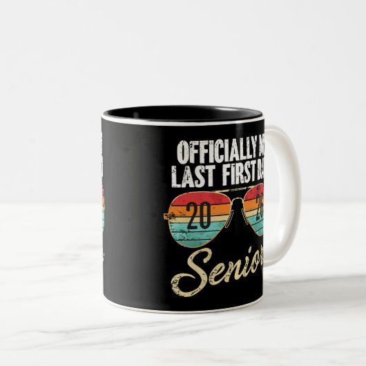 Last First Day Senior 2026 Tweekleurige Koffiemok (Voorkant rechts)