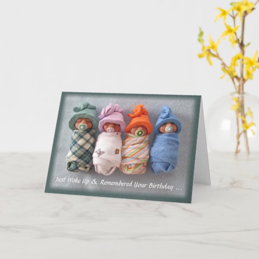 Late Grappige Verjaardag: Vier Babys van de Klei Kaart (Gele Bloem)