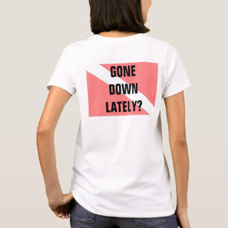 Late neerslag van de T-shirt van de vrouw
