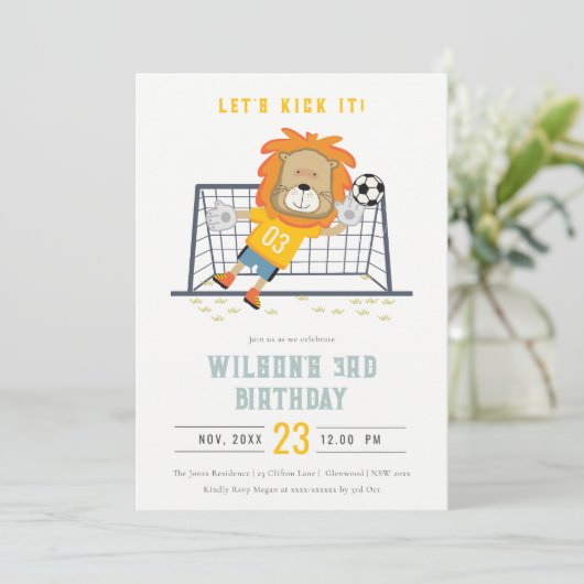 Laten Kick Lion Doelman Voetbal Kinderen Verjaarda Kaart (Staand voorkant)